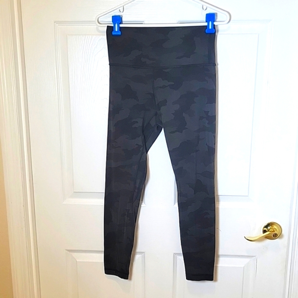 Lululemon green and black camo print leggings size 8